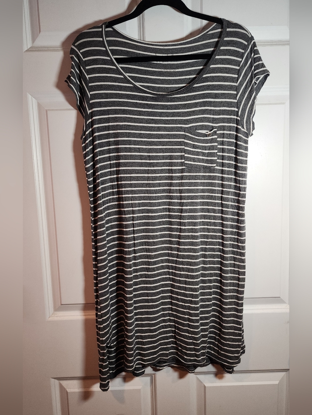 Nicole Miller Stretchy Gray And White Striped Short Sleeve Mini Dress L